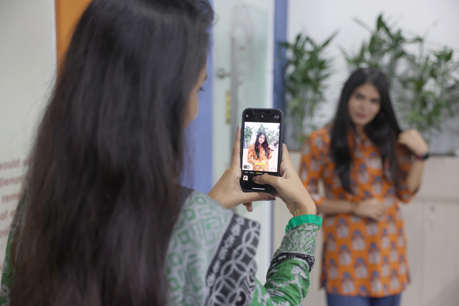 স্মার্টফোনেই তুলুন দারুণ ছবি, জানুন মোবাইল ফটোগ্রাফির সহজ কৌশল